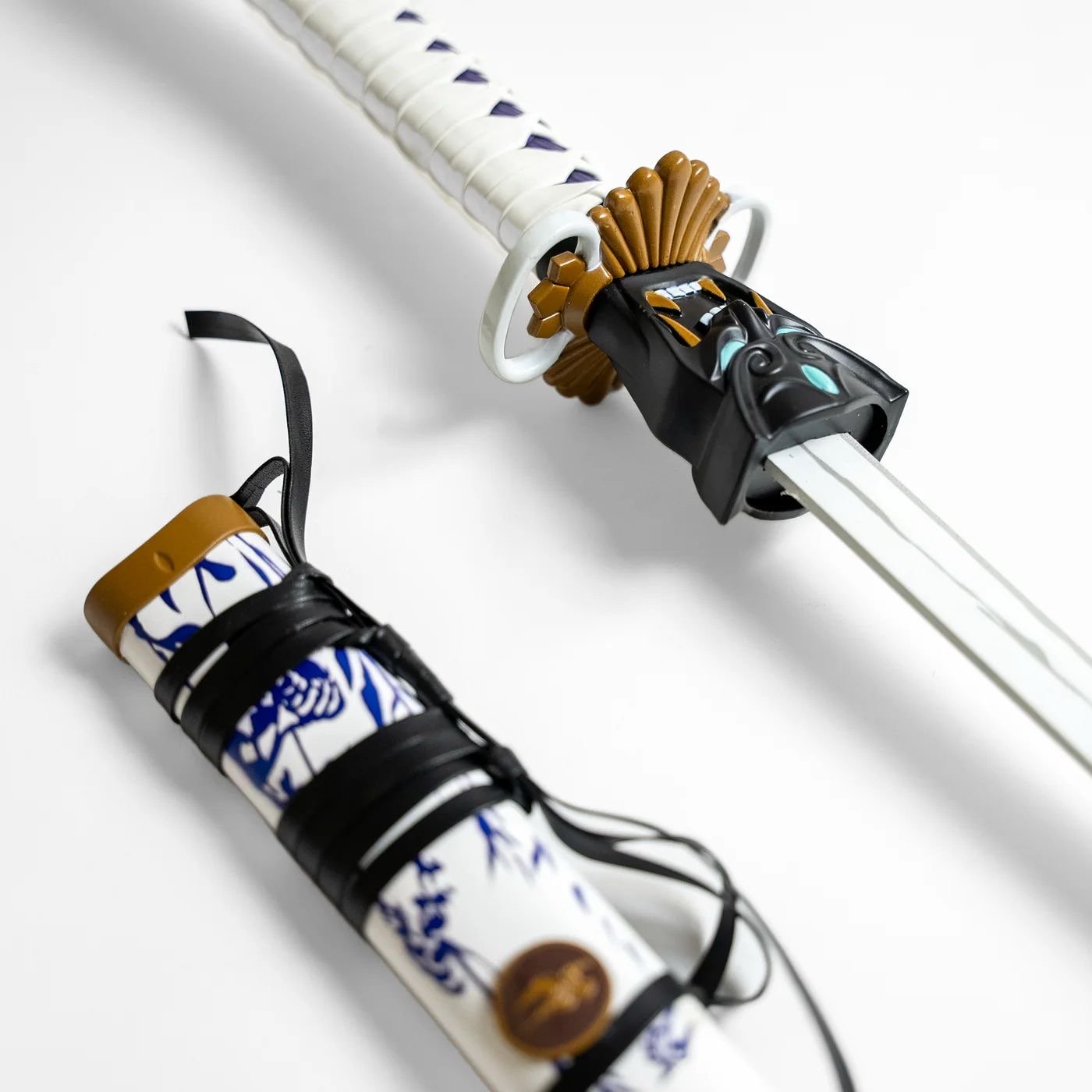 Oni white wooden katana top